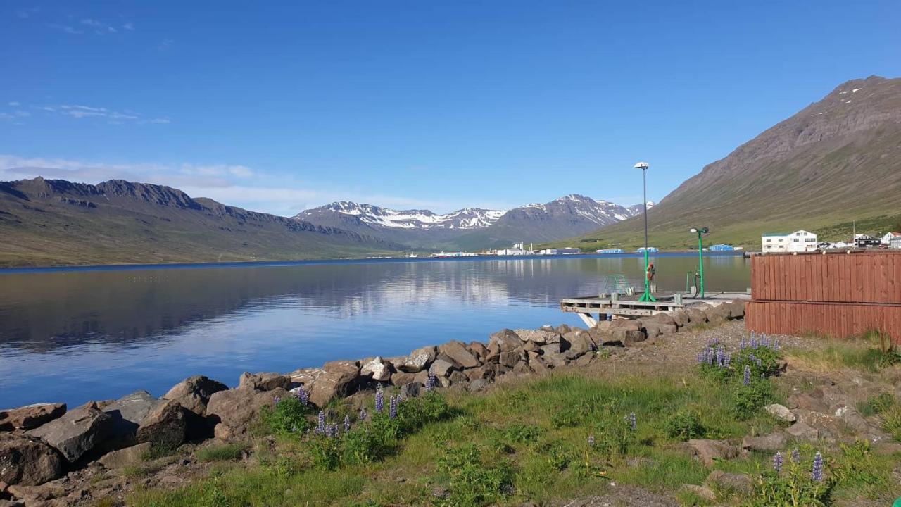 The Bank Sleeping Guesthouse Neskaupstaður Dış mekan fotoğraf